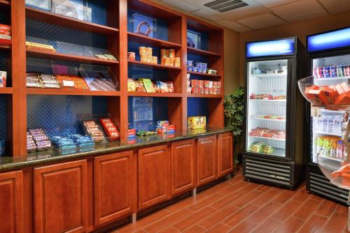 Hampton Inn & Suites Woodland-Sacramento Area - image 3