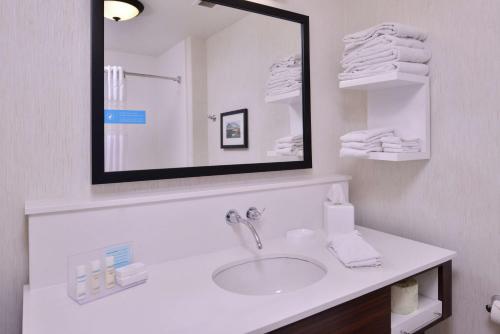 Hampton Inn & Suites Woodland-Sacramento Area - image 9