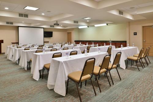 Hampton Inn & Suites Woodland-Sacramento Area - image 14