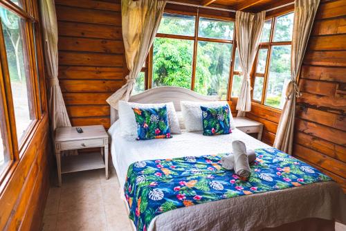 2 bedrooms, 5 beds