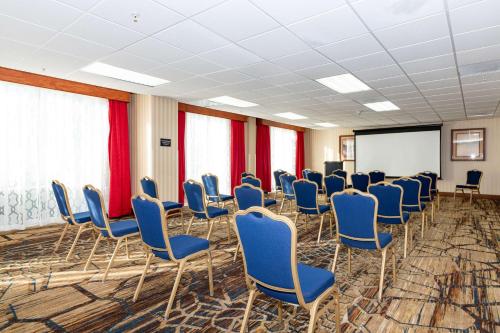 Hampton Inn & Suites Pittsburg - image 10