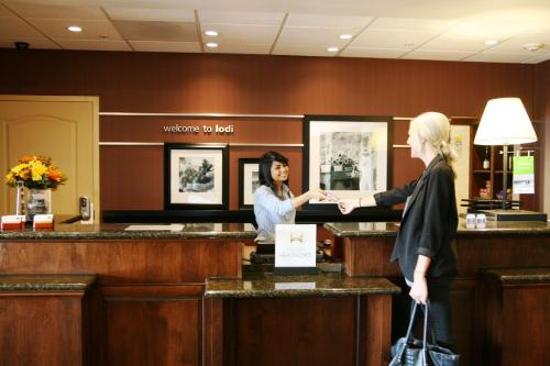Hampton Inn & Suites Lodi - image 11