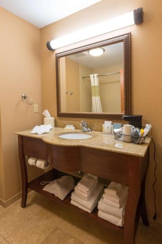 Hampton Inn Goshen - image 13