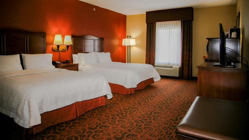 2 queen beds