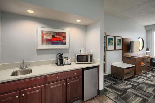 Hampton Inn Louisville Northeast