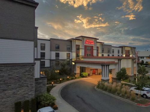 Photo - Hampton Inn & Suites DuPont