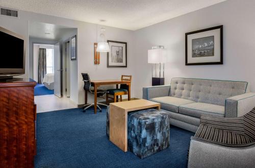 King Suite with Sofa Bed and Bay View - Non-Smoking image 5