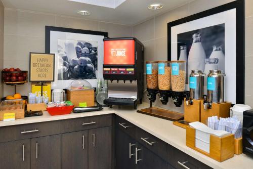 Hampton Inn San Francisco - Daly City - image 7
