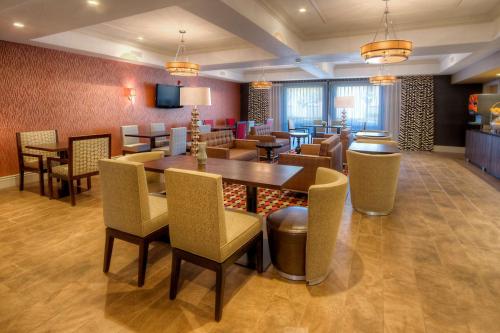 Hampton Inn Fremont - image 10