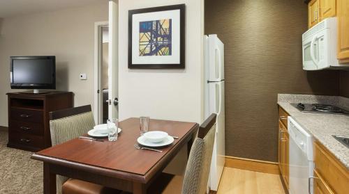 Kitchen, Homewood Suites by Hilton Shreveport in Shreveport (LA)