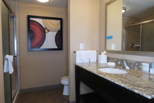 Hampton Inn By Hilton And Suites Salinas image 16