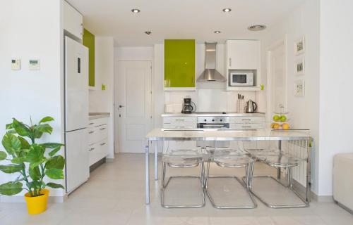 Quiet Duplex in Sitges with Sea Views, Terrace & Private Parking - Villa Alisa, Sitges (zdjęcie 9)