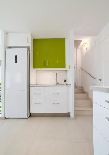 Quiet Duplex in Sitges with Sea Views, Terrace & Private Parking - Villa Alisa, Sitges (zdjęcie 11)