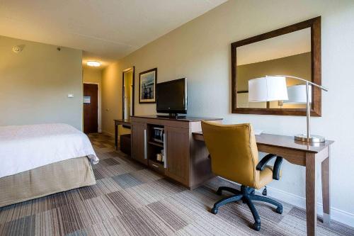 Hampton Inn Somerset - image 9