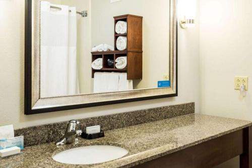 Hampton Inn Somerset - image 6