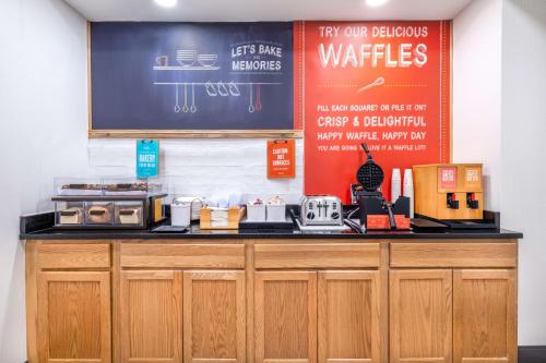 Hampton Inn Sanford - image 13
