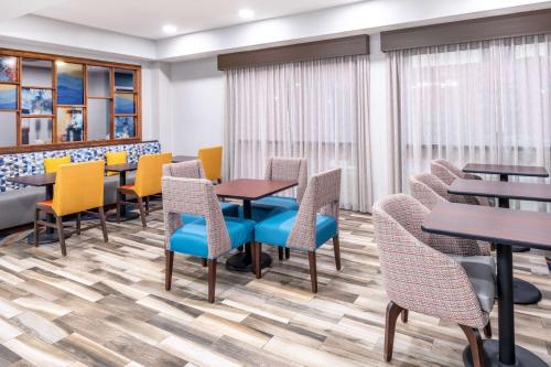 Hampton Inn Sanford - image 14