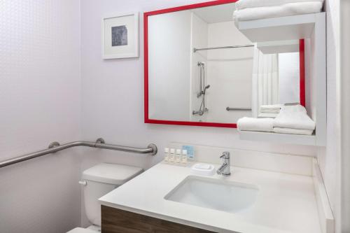 Hampton Inn Sanford - image 6