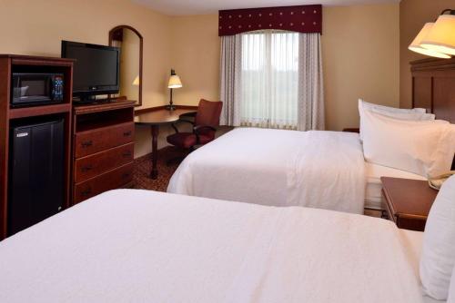 Hampton Inn Lincoln - image 13