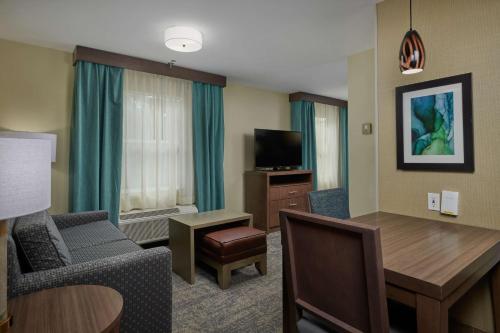 Homewood Suites by Hilton Sarasota - image 2