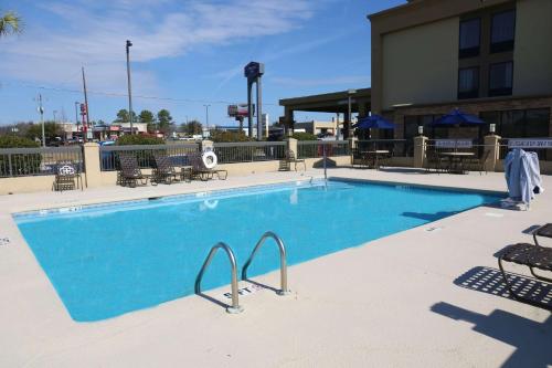 Hampton Inn Sumter - image 12