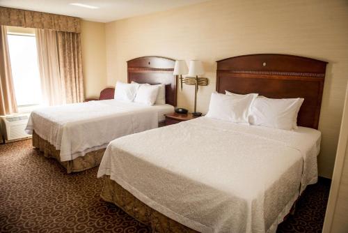 2 queen beds