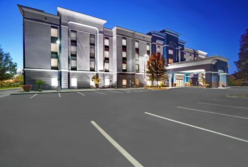 Hampton Inn & Suites by Hilton Syracuse Dewitt - Hotel - East Syracuse
