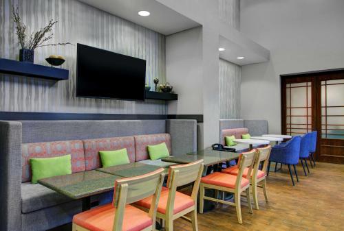 Hampton Inn & Suites by Hilton Syracuse Dewitt - image 13