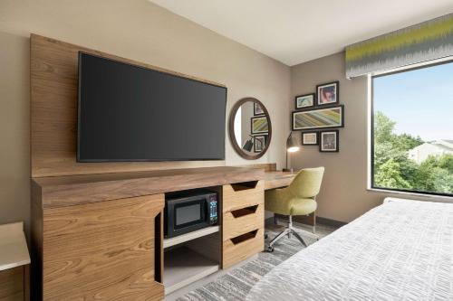 Hampton Inn & Suites Tacoma/Puyallup - image 10