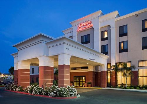 Hampton Inn & Suites Tulare