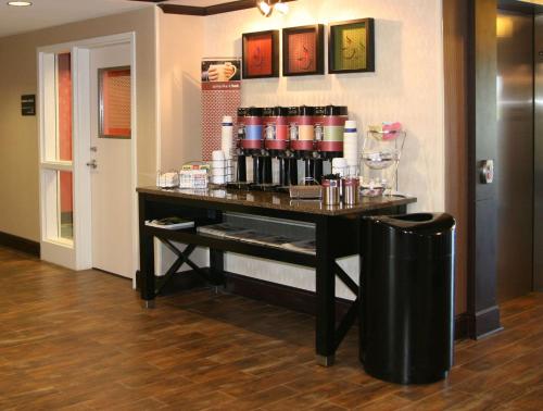 Hampton Inn New Albany - image 2