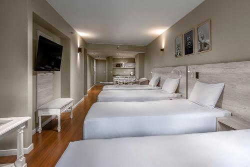 Quadruple Room room in Up America Plaza