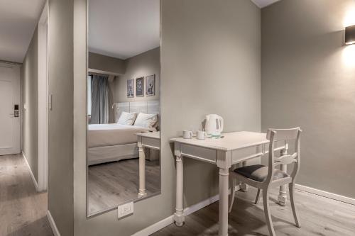 Superior Double Room image 9