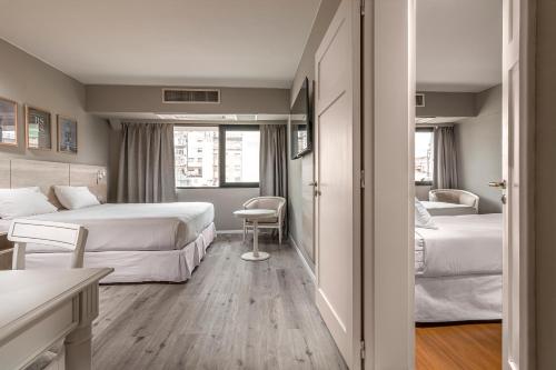 Standard Double Room image 2