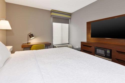 Hampton Inn Traverse City - image 11