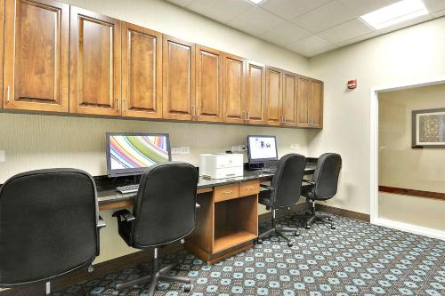 Hampton Inn Alexandria/Old Town - image 6