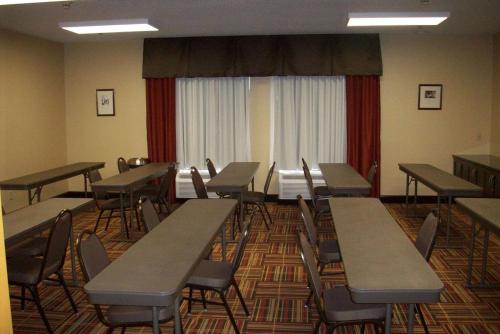 Hampton Inn Uniontown - image 6