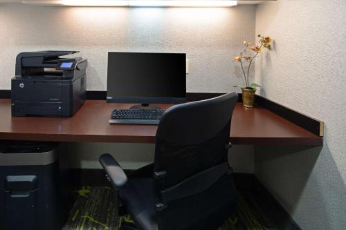 Hampton Inn Visalia - image 7