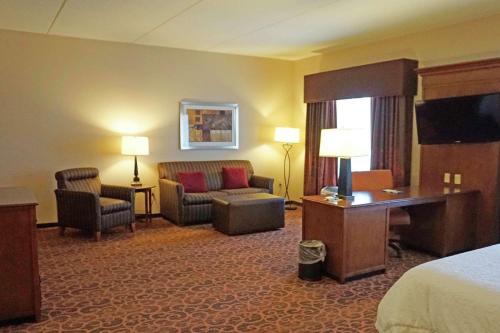 Hampton Inn Waynesburg - image 13