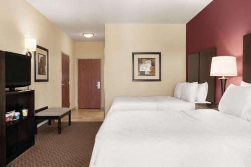 Hampton Inn & Suites Enid - image 8