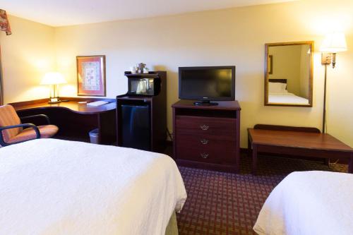 Queen Room with Two Queen Beds - Mobility Access/Non-Smoking