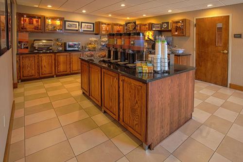 Hampton Inn Wheeling - image 6