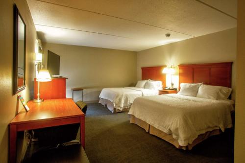 2 queen beds