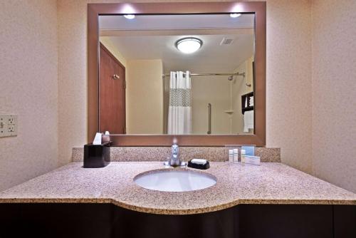 Hampton Inn Winfield Teays Valley - image 11
