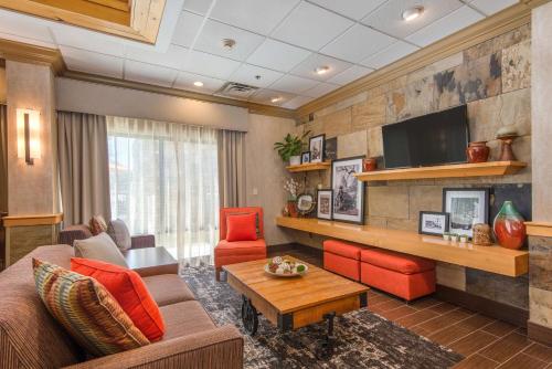 大堂, 希爾頓歡朋酒店 - 威爾克斯伯勒 (Hampton Inn Wilkesboro) in 威爾克斯伯納