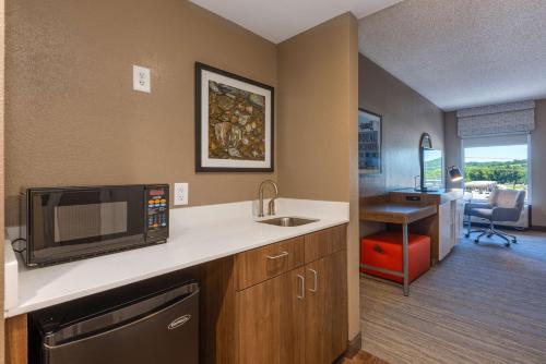 Hampton Inn Wilkesboro - image 12
