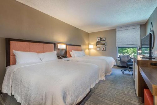 2 queen beds