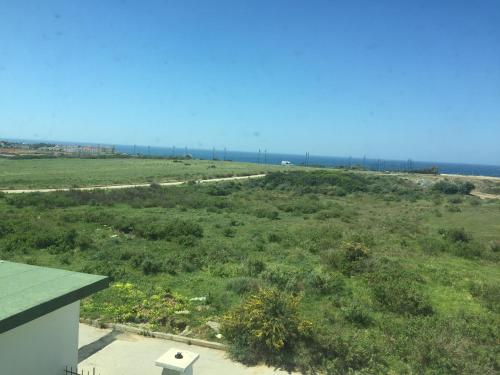 Appartement avec piscines, vue sur mer et accès à la plage à Achakar Hill, Tanger.