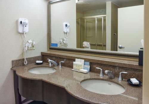 Hampton Inn & Suites Youngstown-Canfield