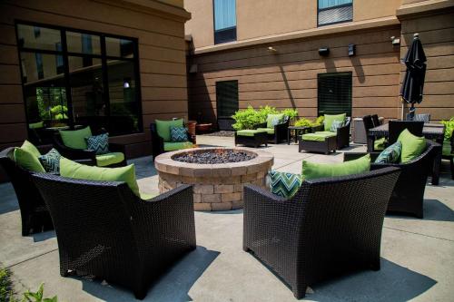 Hampton Inn & Suites Sharon - image 9